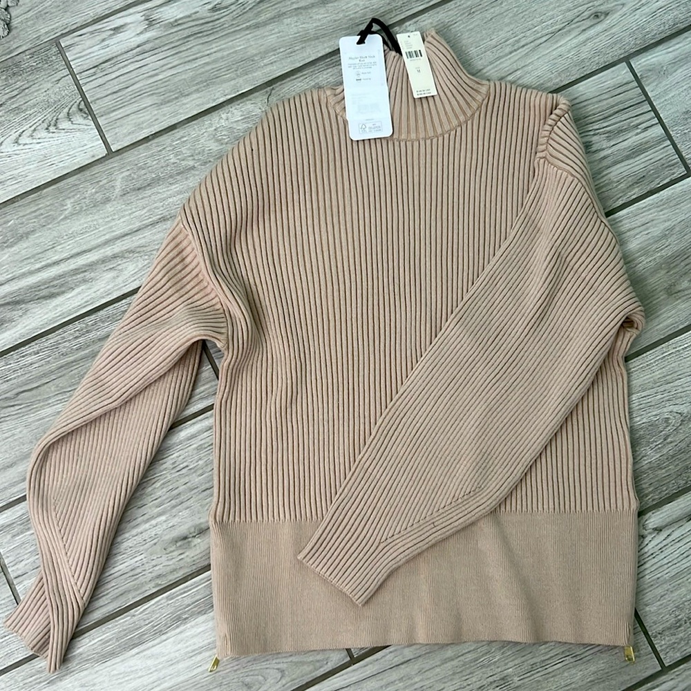 NWT Varley Mayfair sweater in beige. Size Medium. Perfect condition.